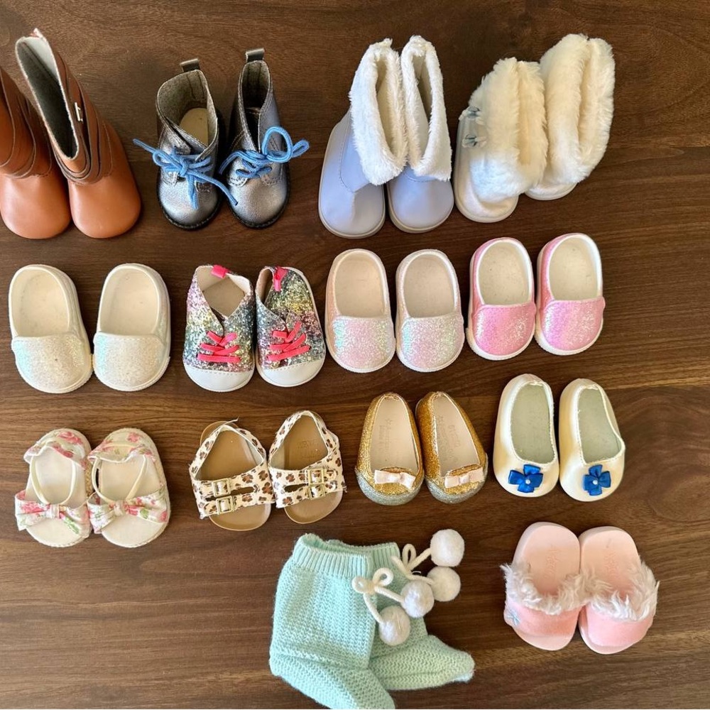 Saige, Corrine, Felicity, Love Shack American Girl, Truly Me Doll Shoe Lot